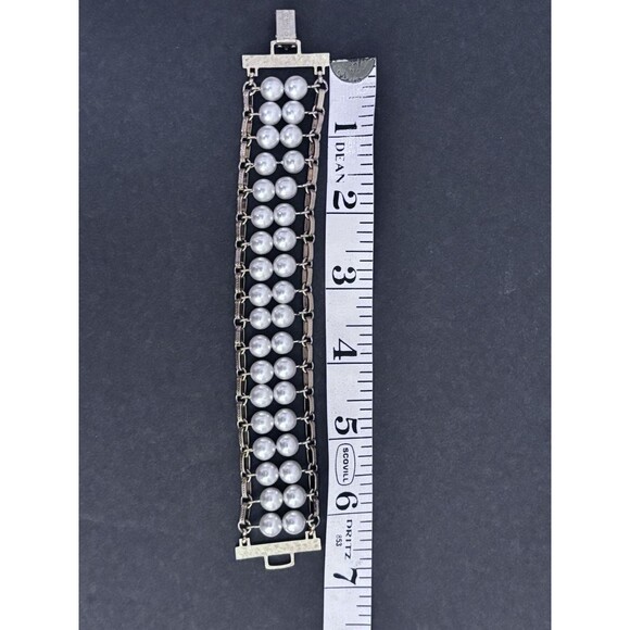 Sarah Coventry Faux Pearl Bracelet - Picture 3 of 4
